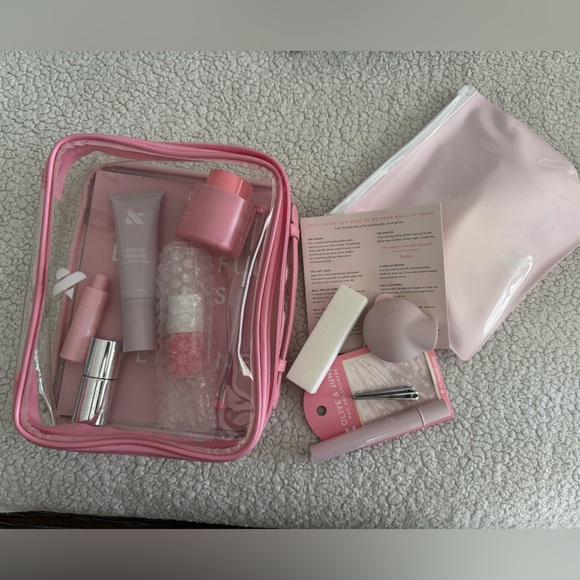 NEW Olive & June Studio Box Manicure Set - Picture 2 of 8